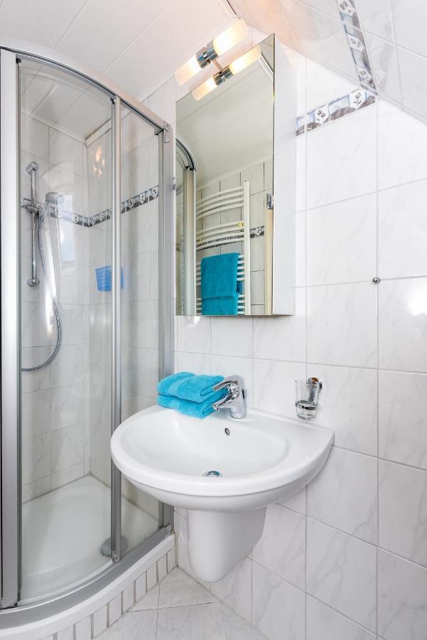 Ferienwohnungen Im Haus Waterkant Neuharlingersiel Dış mekan fotoğraf